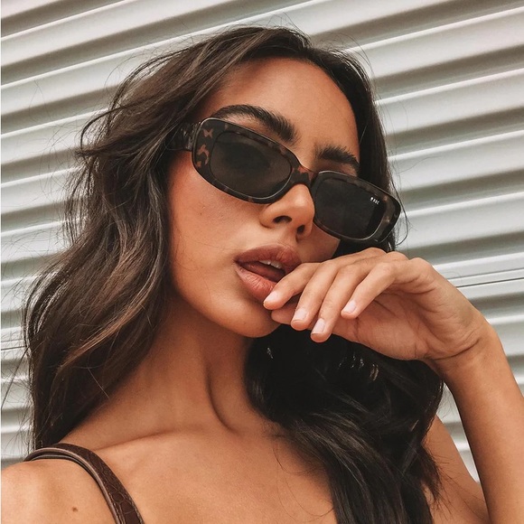 New Princess Polly Tortoiseshell Creeper Sunglasses - new in packaging - Picture 5 of 13